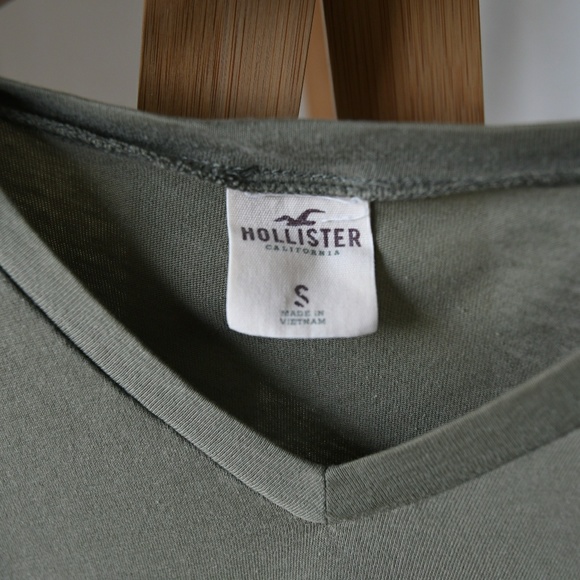 Hollister Bundle of 3 V-Neck Muscle Fit Tees - Picture 8 of 8